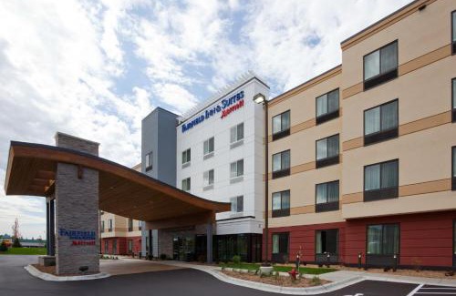 Vadnais Heights Hotel | Family-Friendly Fairfield Inn & Suites with Pool Access