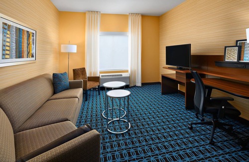 Roosevelt Hotel | Discover Fairfield Inn & Suites near Yosemite Airport