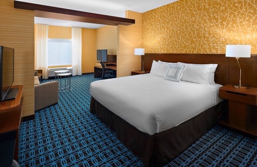 Roosevelt Hotel | Discover Fairfield Inn & Suites near Yosemite Airport
