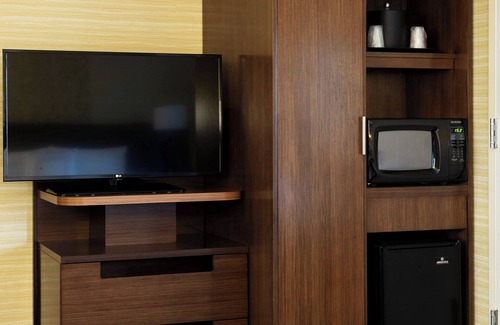 Auburndale Hotel | Discover Comfort at Fairfield Inn & Suites New York Queens