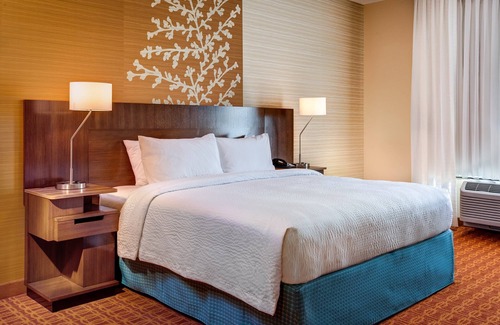 Auburndale Hotel | Discover Comfort at Fairfield Inn & Suites New York Queens