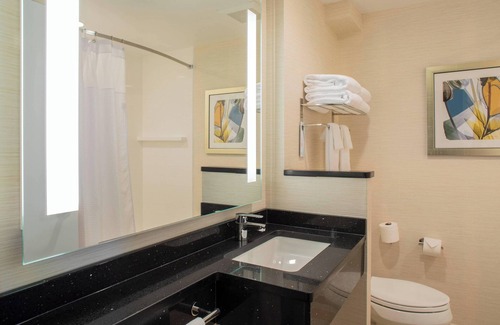 Auburndale Hotel | Discover Comfort at Fairfield Inn & Suites New York Queens
