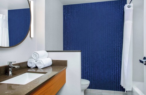 Mechanicsburg Hotel | Top-Rated Fairfield Inn & Suites with Pool and Breakfast