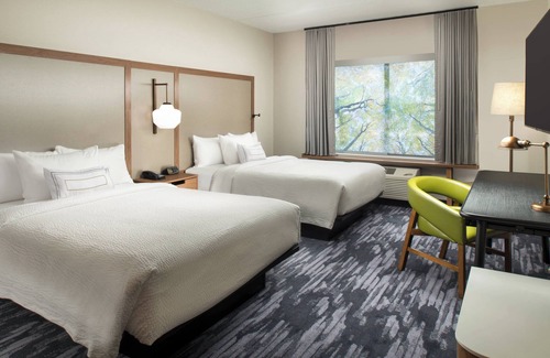 Athens Hotel | Top-Rated Fairfield Inn & Suites Athens: Pool & Kitchen Access