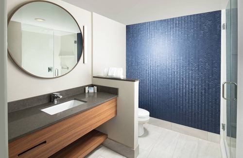 Athens Hotel | Top-Rated Fairfield Inn & Suites Athens: Pool & Kitchen Access