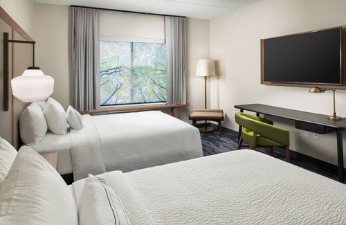 Athens Hotel | Top-Rated Fairfield Inn & Suites Athens: Pool & Kitchen Access
