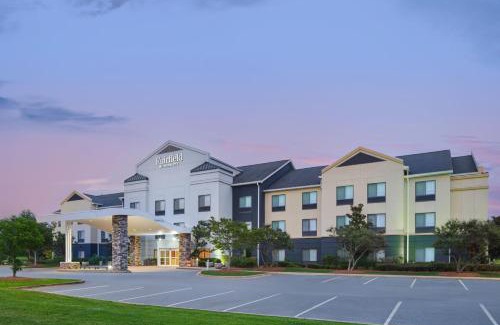 Opelika Hotel | Modern Fairfield Inn & Suites with Hot Tub and Breakfast