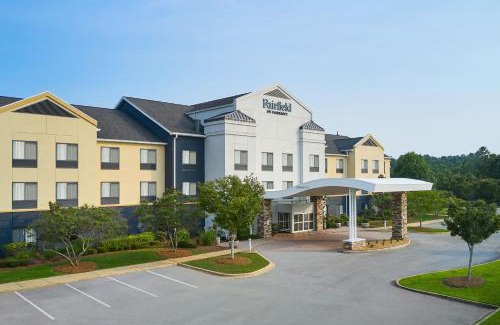 Opelika Hotel | Modern Fairfield Inn & Suites with Hot Tub and Breakfast