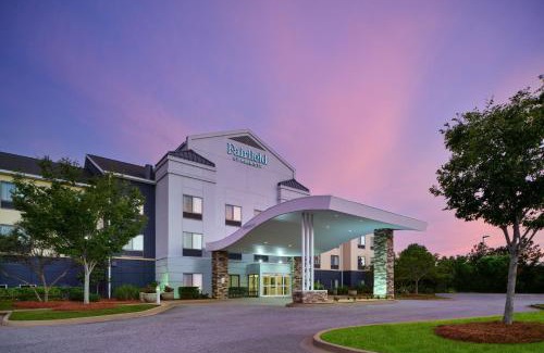 Opelika Hotel | Modern Fairfield Inn & Suites with Hot Tub and Breakfast