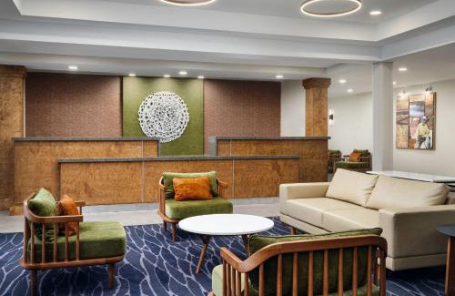 Opelika Hotel | Modern Fairfield Inn & Suites with Hot Tub and Breakfast