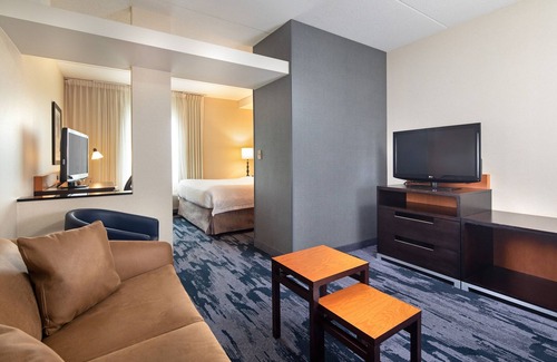 Gateway Hotel | Discover Fairfield Inn & Suites Toronto Mississauga