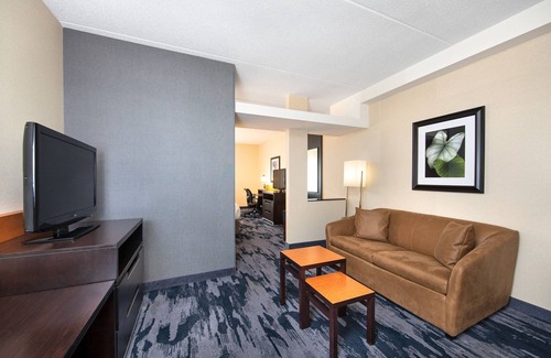 Gateway Hotel | Discover Fairfield Inn & Suites Toronto Mississauga