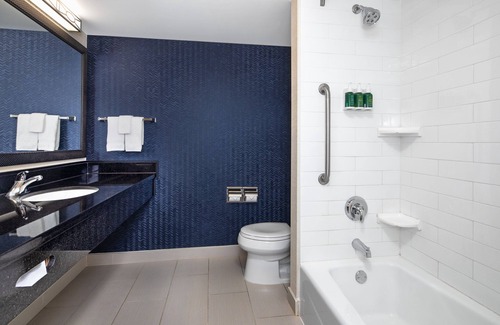 Gateway Hotel | Discover Fairfield Inn & Suites Toronto Mississauga