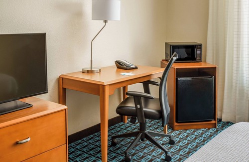 East Peoria Hotel | Relax at Fairfield Inn & Suites Peoria East - Top Amenities