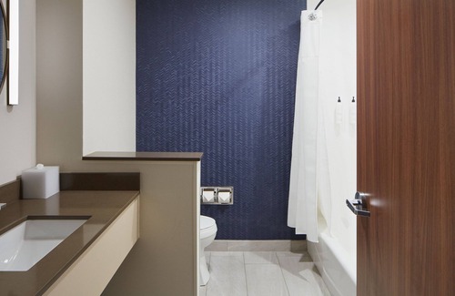 Middletown Hotel | Top-Rated Fairfield Inn & Suites in Middletown with Pool