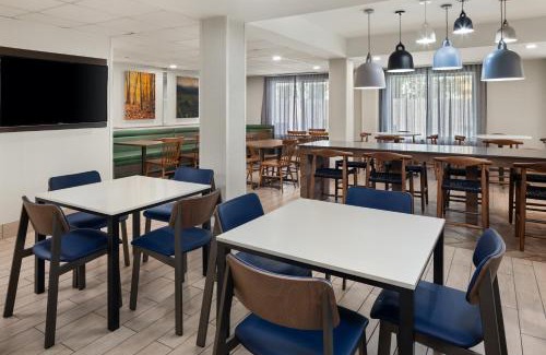 Reynoldsburg Hotel | Discover Fairfield Inn & Suites: Pet-Friendly Comfort