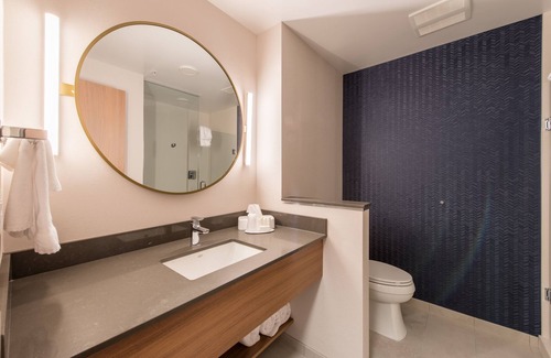 Okanagan-Similkameen Hotel | Exceptional Fairfield Inn & Suites with Ocean View & Pool