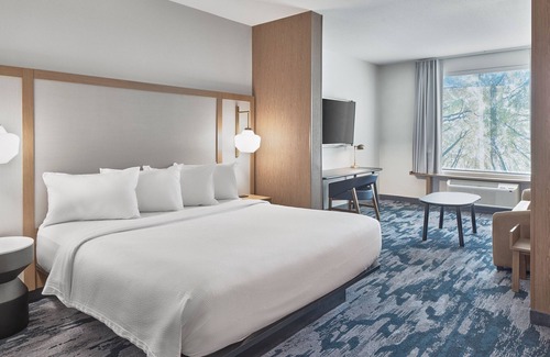 Okanagan-Similkameen Hotel | Exceptional Fairfield Inn & Suites with Ocean View & Pool