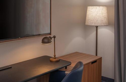 Brunswick Hotel | Inviting Fairfield Inn & Suites: Family-Friendly Retreat