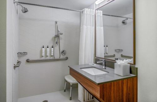 Brunswick Hotel | Inviting Fairfield Inn & Suites: Family-Friendly Retreat