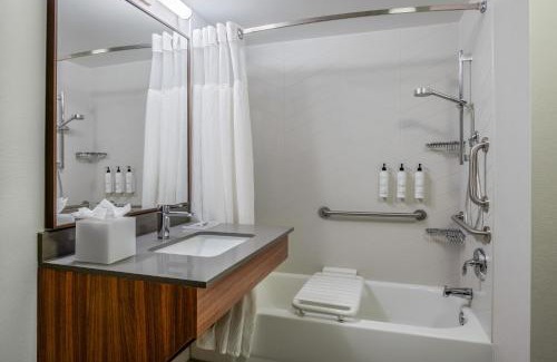 Brunswick Hotel | Inviting Fairfield Inn & Suites: Family-Friendly Retreat
