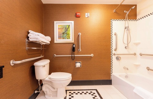 Carlisle Hotel | Top-Rated Fairfield Inn & Suites with Pool and Spa Access