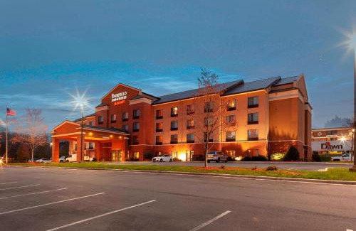 East Forest Hotel | Pet-Friendly Fairfield Inn & Suites with Pool in Matthews
