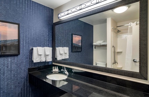 Commerce Hotel | Top-Rated Fairfield Inn & Suites with Pool and Spa Amenities