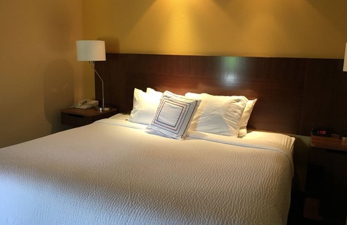 Frankfort Hotel | Inviting Fairfield Inn & Suites: Pool, Restaurant, Breakfast