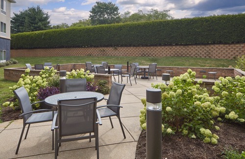 Frankfort Hotel | Inviting Fairfield Inn & Suites: Pool, Restaurant, Breakfast