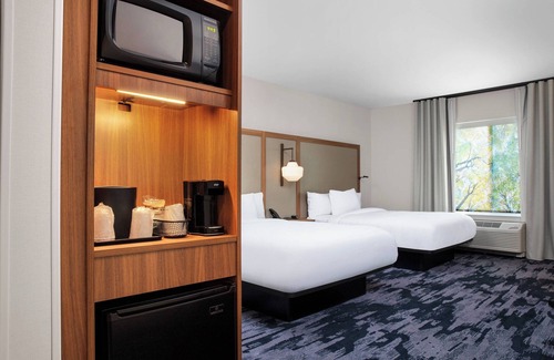 Quentin Hotel | Discover Fairfield Inn & Suites by Marriott Lebanon