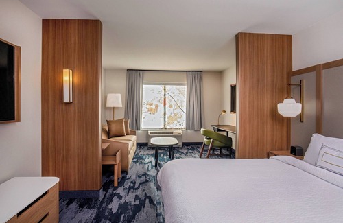 Walpole Hotel | Discover Fairfield Inn & Suites near Boston with Pool Access