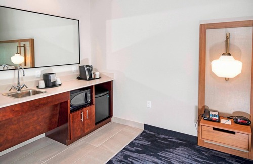 Ottawa Division Hotel | Top-Rated Fairfield Inn & Suites by Marriott Ottawa Airport
