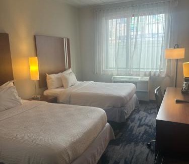 Gowanus Hotel | Explore Fairfield Inn & Suites New York Brooklyn's Unique Amenities