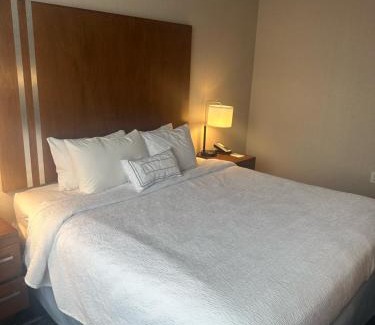 Gowanus Hotel | Explore Fairfield Inn & Suites New York Brooklyn's Unique Amenities