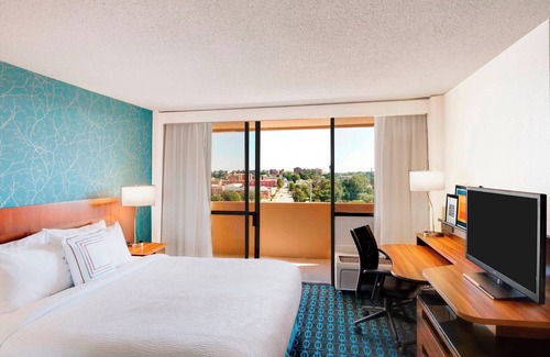 Second Ward Hotel | Cozy Fairfield Inn & Suites: Pool, Spa & Breakfast Included