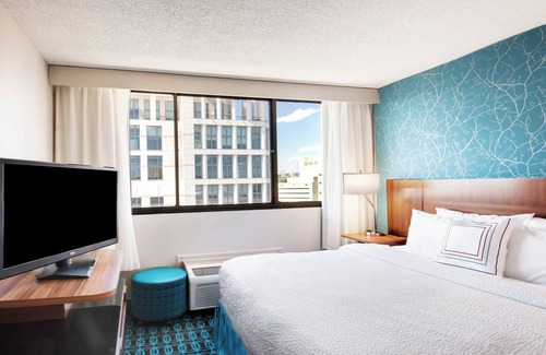 Second Ward Hotel | Cozy Fairfield Inn & Suites: Pool, Spa & Breakfast Included