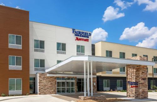 Cotulla Hotel | Family-Friendly Fairfield Inn & Suites with Pool Access