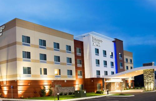 Dickson Hotel | Discover Fairfield Inn & Suites with Pool and Family Amenities
