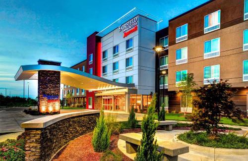 Lansing Hotel | Premier Fairfield Inn & Suites Lansing with Pool Access