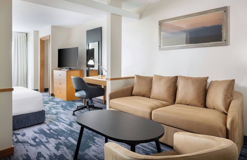 Turlock Hotel | Top-Rated Fairfield Inn & Suites with Pool and Breakfast