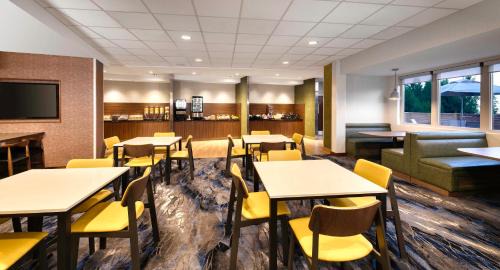 Moncton Hotel | Discover Fairfield Inn & Suites Moncton with Ocean Views
