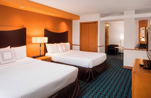 Conway Hotel | Top-Rated Fairfield Inn & Suites with Pool & Dining Options