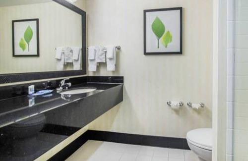 Conway Hotel | Top-Rated Fairfield Inn & Suites with Pool & Dining Options