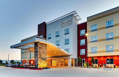 Dallas Hotel | Explore Fairfield Inn & Suites: 9/10 Rated with Pool Access