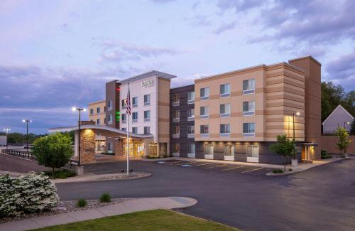 Geneva Hotel | Exceptional Fairfield Inn & Suites: Pool, Breakfast & More