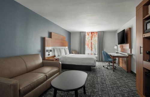 Hayward Hotel | Relaxing Retreat at Fairfield Inn & Suites Oakland Hayward
