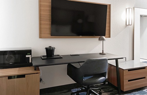 Rogers Hotel | Enjoy Family-Friendly Amenities at Fairfield Inn & Suites