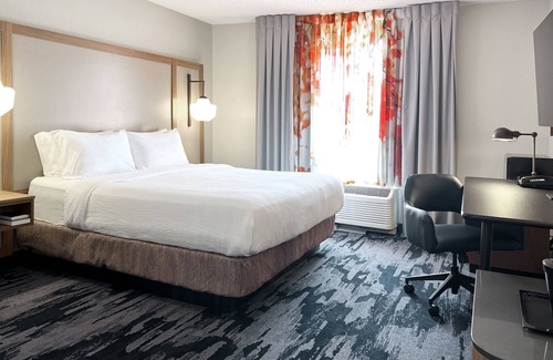 Rogers Hotel | Enjoy Family-Friendly Amenities at Fairfield Inn & Suites