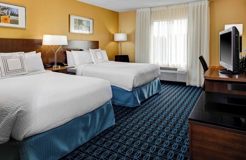 Suwanee Hotel | Discover Fairfield Inn & Suites Atlanta Suwanee with Pool